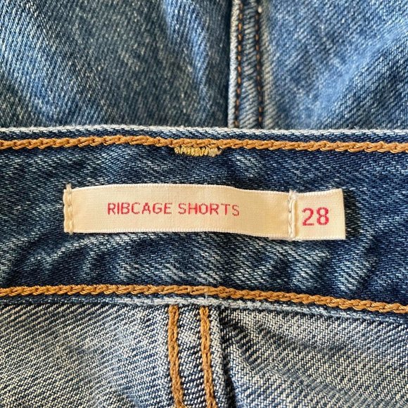 Levi’s Ribcage Pleated Denim Shorts - Picture 6 of 8